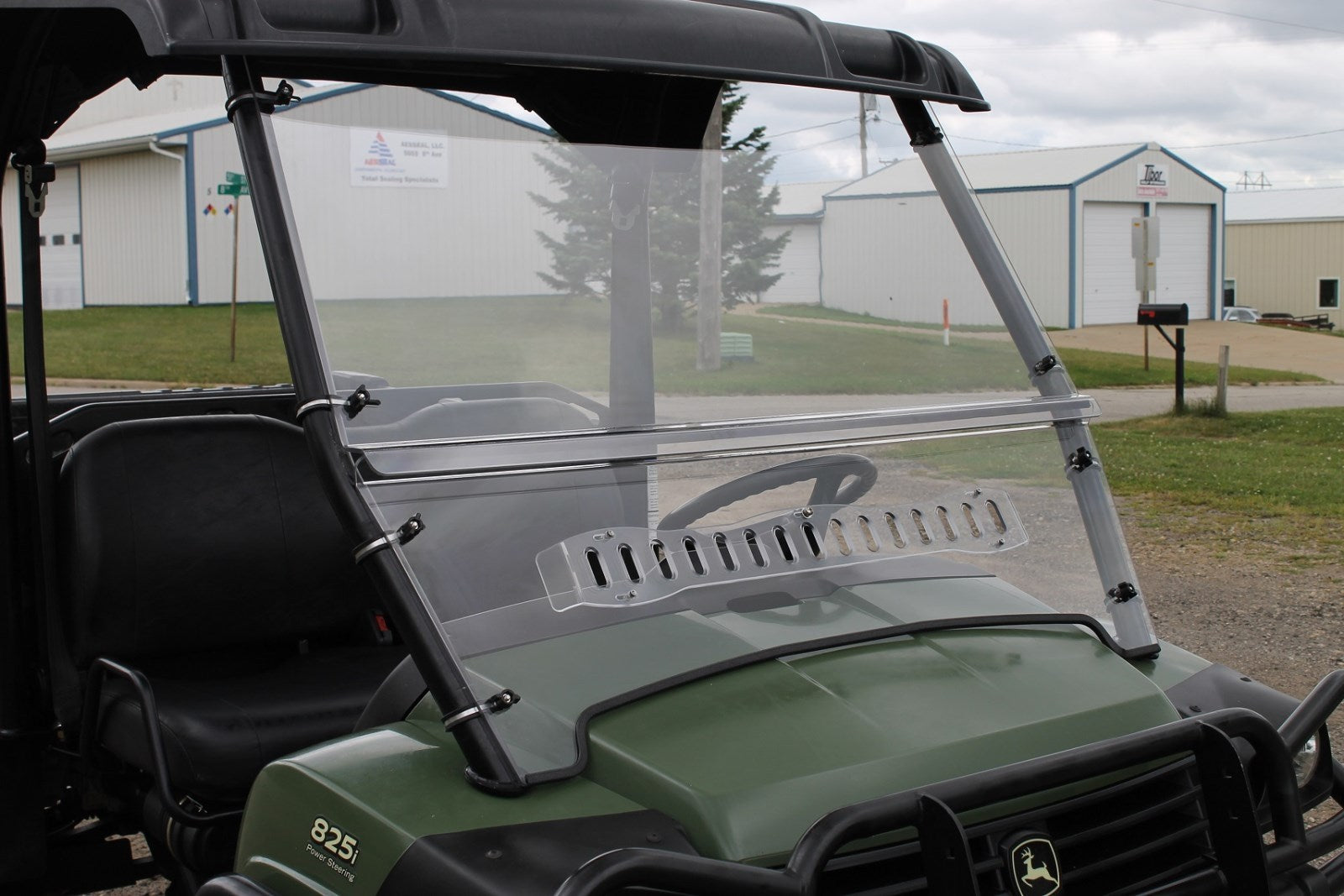 John Deere HPX 4x4, XUV 620i, 625i, 825i, 850D, 855D MAX-FLO Vented Windshield